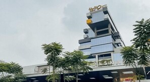 Exterior - YELLO Hotel Paskal Bandung (Bandung)