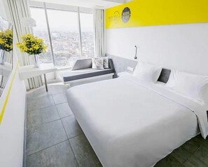 In-room safe, desk, free WiFi, bed sheets - YELLO Hotel Paskal Bandung (Bandung)