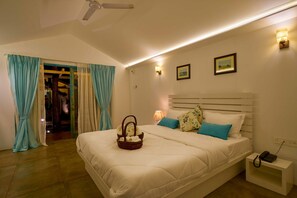 Individually furnished, desk, rollaway beds, bed sheets - Blu Resorts (Vagator)