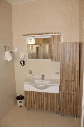 Bathroom - Manarat Manah (Manah)