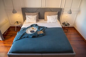 3 bedrooms, in-room safe, desk, soundproofing