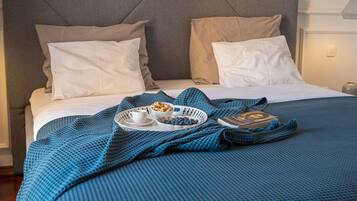 3 chambres, coffres-forts dans les chambres, bureau