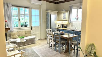 Smart TV, fireplace, books, offices