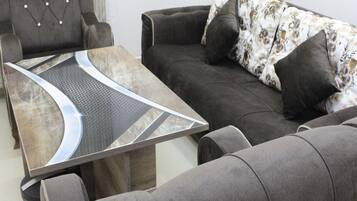 Basic Apartment, 1 Large Twin Bed, Accessible, Non Smoking | Living room