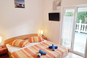 Family House, 3 Bedrooms, Garden View | 3 bedrooms, premium bedding, memory foam beds, individually decorated - Holiday House Perkic mm (Rab)