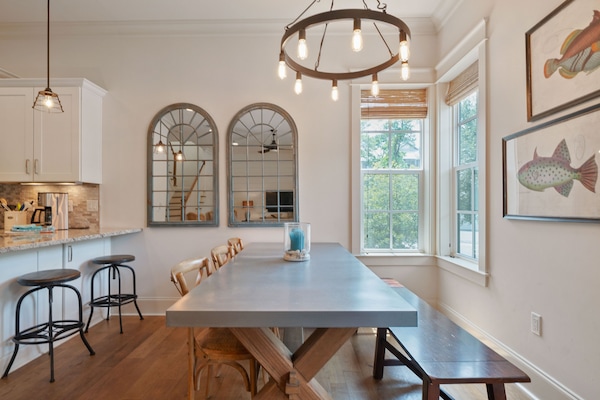 Dining table, seating for 6 with extra seating and kitchen island