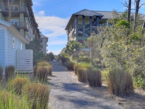 المنطقة المحيطة بالمنشأة