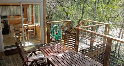 Morning Dew-A Riverfront Healdsburgin koti