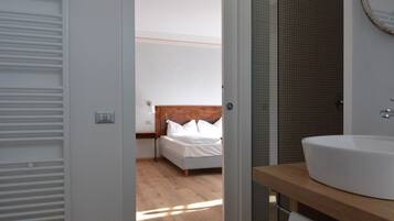 Camera Superior con letto matrimoniale o 2 letti singoli | Bagno | Doccia, soffione a pioggia, set di cortesia gratuito, asciugacapelli