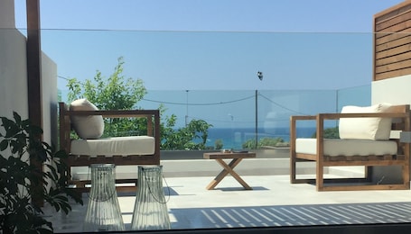 Habitación Deluxe doble | Vistas del balcón. Nikos Ikies