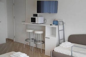 Minibar, in-room safe, laptop workspace, blackout curtains - Blu Palinuro Rooms (Centola)