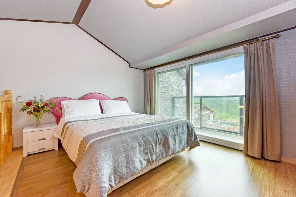 Superior-Apartment (Queen's Room)