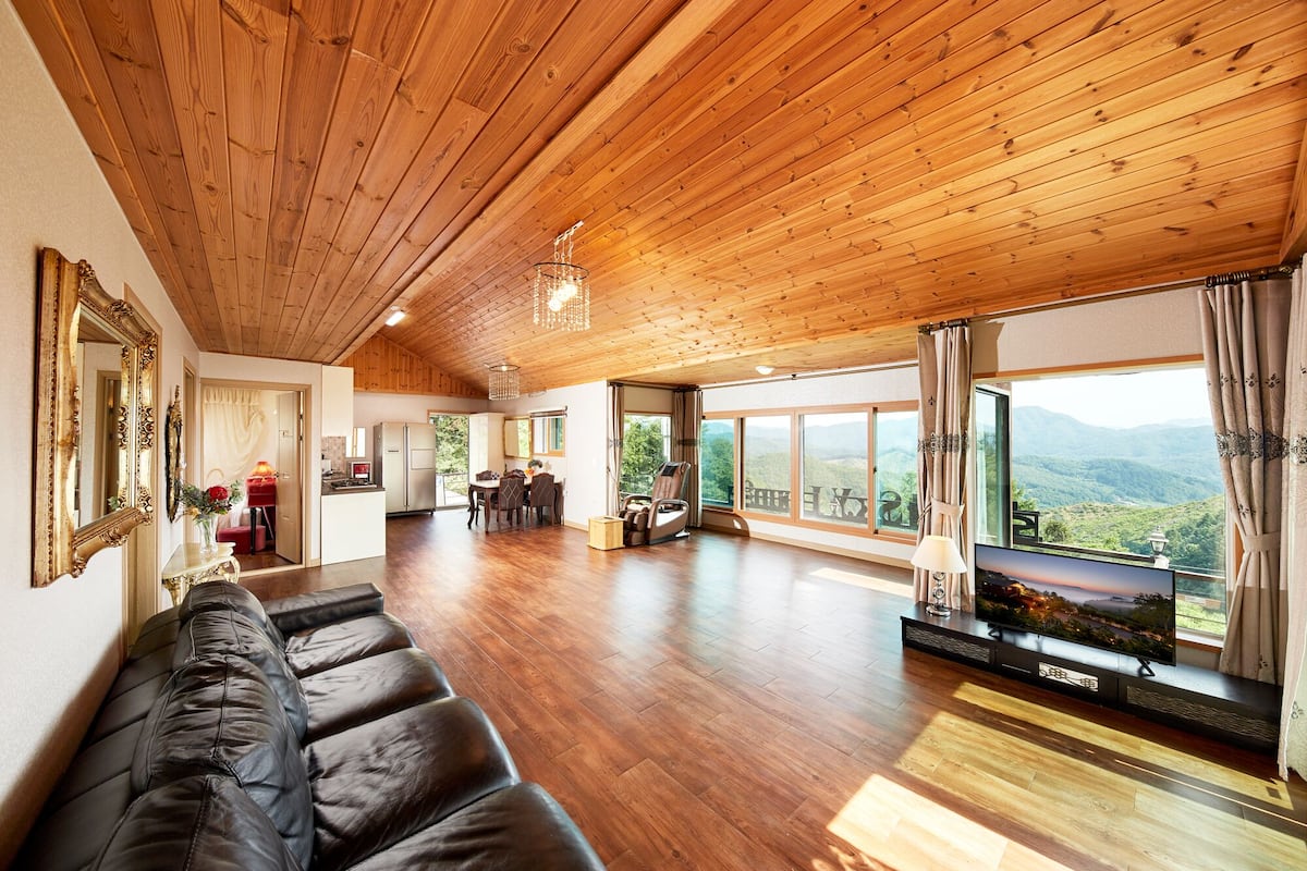 Departamento panorámico, 2 habitaciones, vista a la montaña, junto a la montaña (Imperial) | 1 habitación, ropa de cama de alta calidad y decoración personalizada