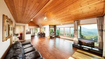 Imperial | 1 bedroom, premium bedding, individually decorated