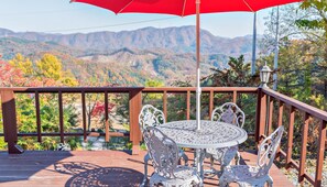 시즌별로 운영되는 야외 수영장