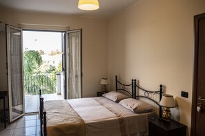 베이직 더블룸 또는 트윈룸 | 책상, 무료 WiFi, 침대 시트