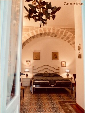 舒适双人房, 花园景观 (Angie) | 羽绒被、特色家居、办公桌、免费 WiFi