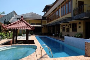 Family Villa, 6 Bedrooms, Mountain View | Private pool - Villa Alifa (Pakem)