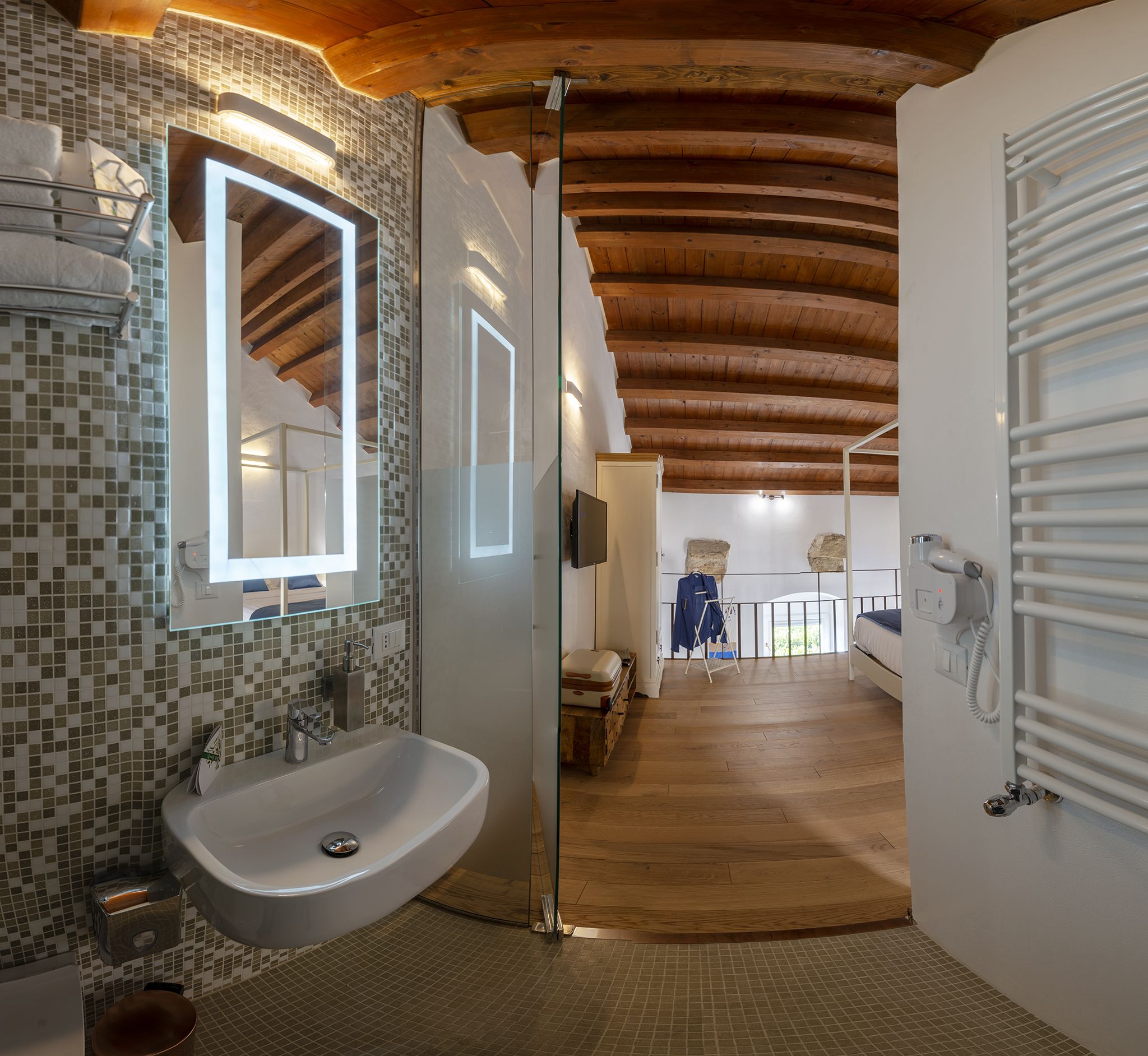 Deluxe Double Room with Sea View | Salle de bain | Douche, douche à « effet pluie », articles de toilette gratuits