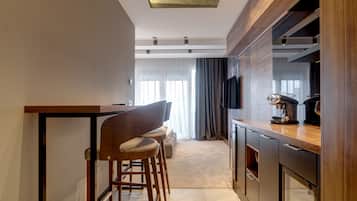 Superior Double Room, 1 Queen Bed | Hypo-allergenic bedding, minibar, in-room safe, desk