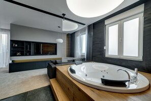 Luxury Suite, 1 King Bed with Sofa bed | Hypo-allergenic bedding, minibar, in-room safe, desk