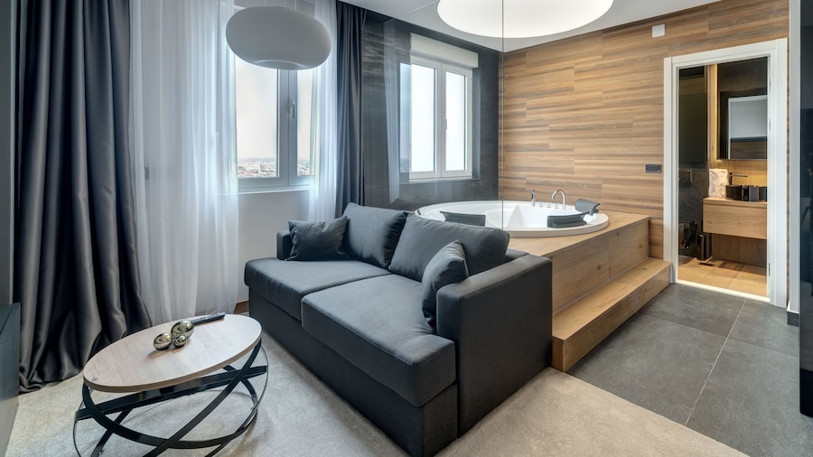 Black Pearl Luxury Suites