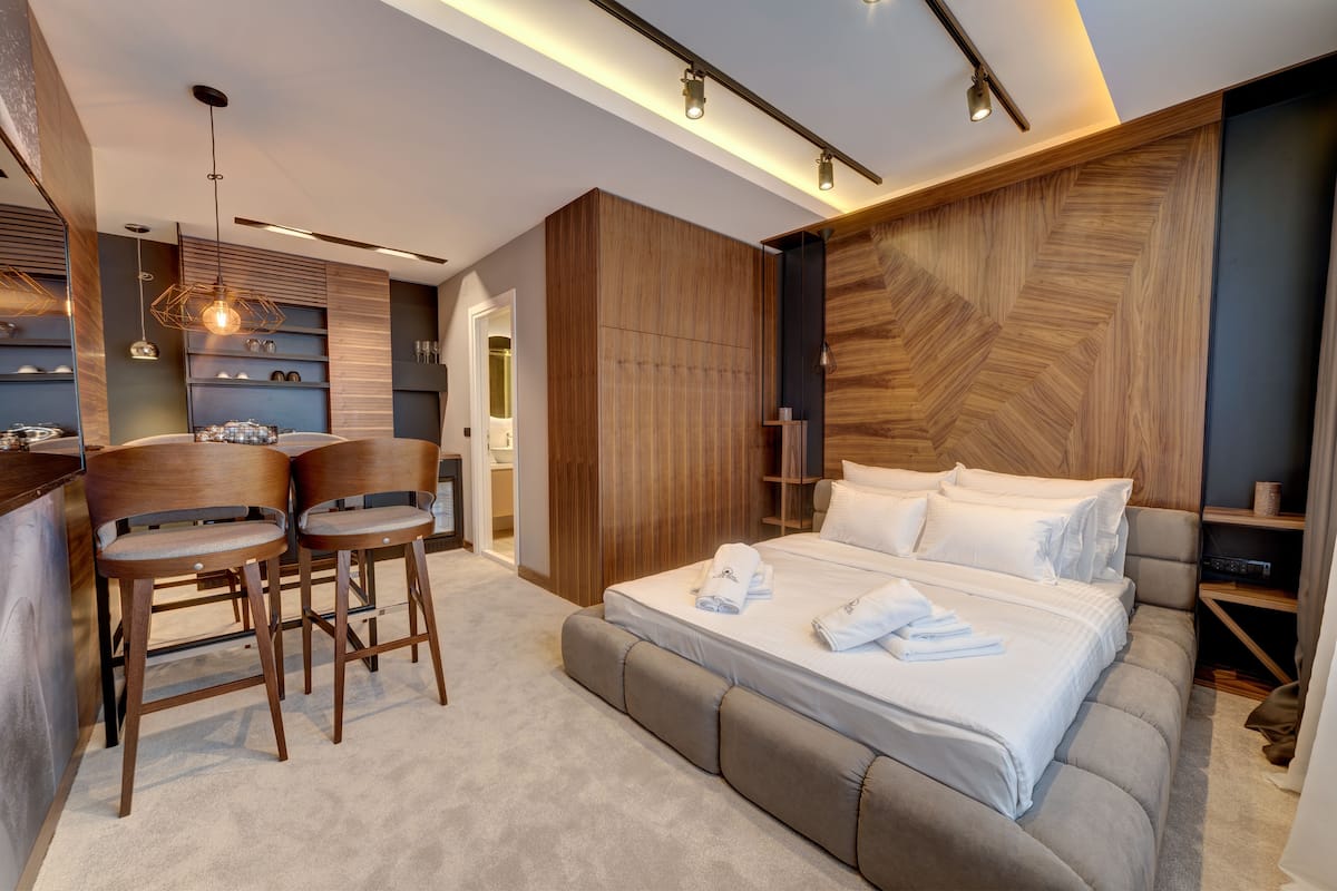 Superior-Doppelzimmer, 1 Queen-Bett, Stadtblick | Allergikerbettwaren, Minibar, Zimmersafe, Schreibtisch