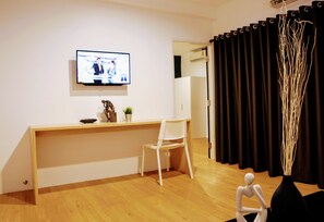 Exclusive Studio Suite, 2 Queen Beds | Room amenity