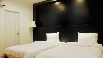 Basic Studio, 2 Single Beds | Desk, laptop workspace, blackout curtains, free WiFi