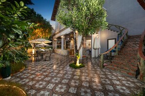 Courtyard - Tam Coc Holiday Hotel & Villa (Hoa Lu)