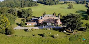 Unclassified image, 3 of 75, button - Longworth Hall Hotel (Hereford)