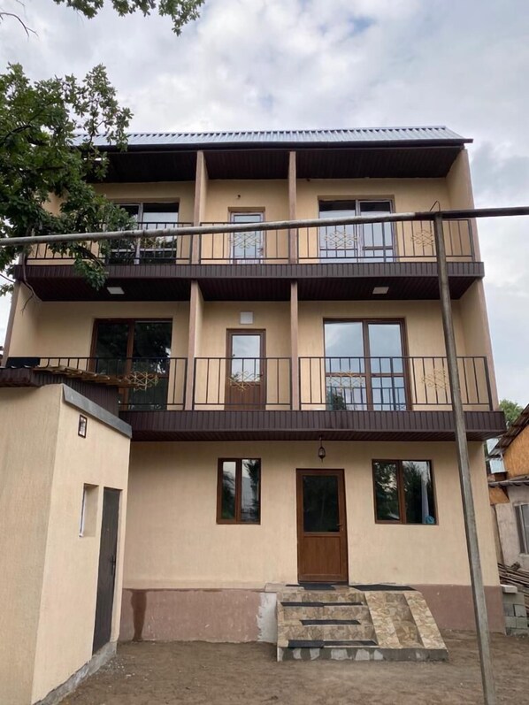 Front of property - Pana Inn (Almaty)