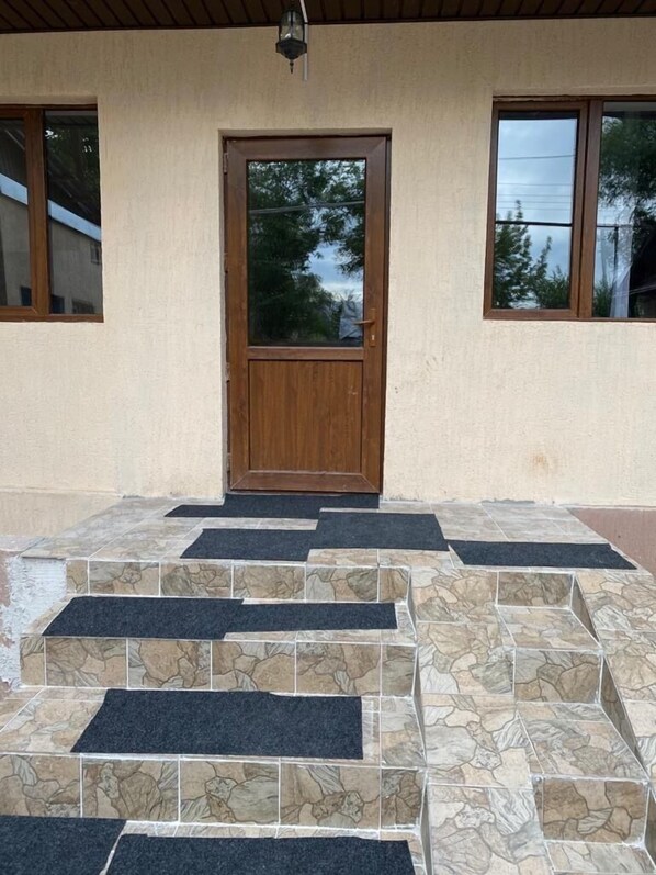 Exterior - Pana Inn (Almaty)