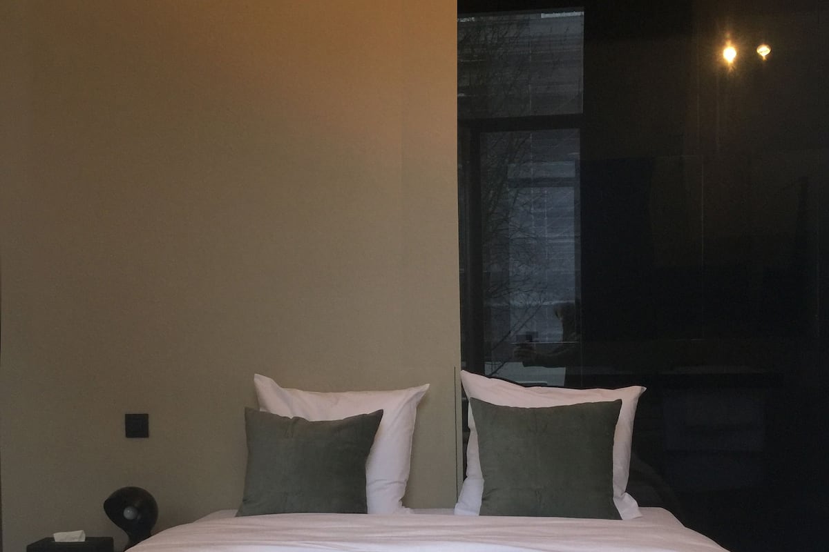 Premium bedding, in-room safe, individually decorated, desk