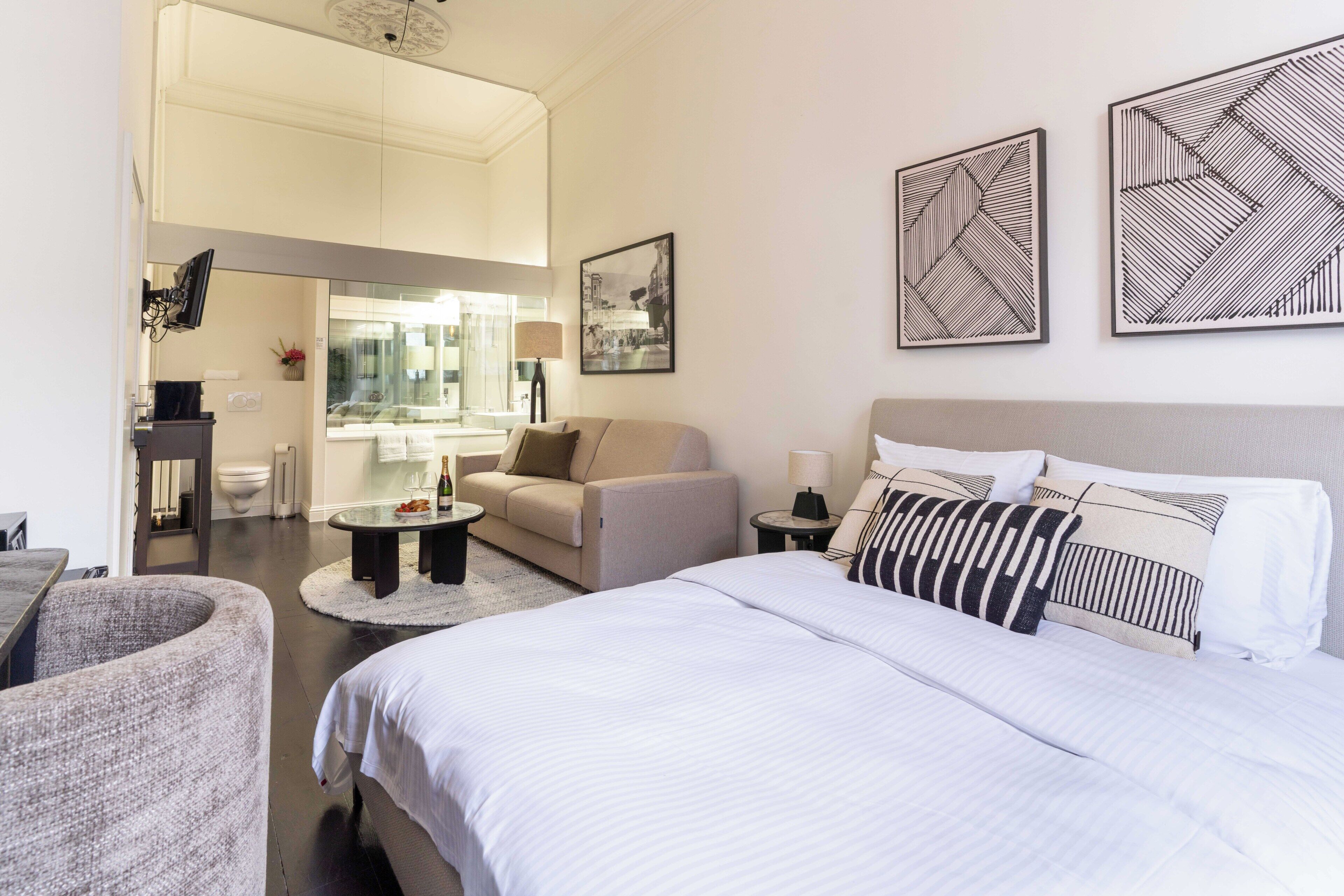 Tweepersoonskamer | Luxe beddengoed, een kluis op de kamer, individueel gedecoreerd