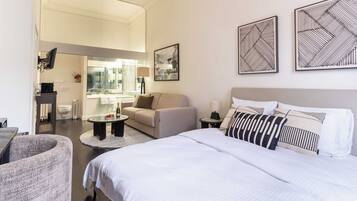 Tweepersoonskamer | Luxe beddengoed, een kluis op de kamer, individueel gedecoreerd