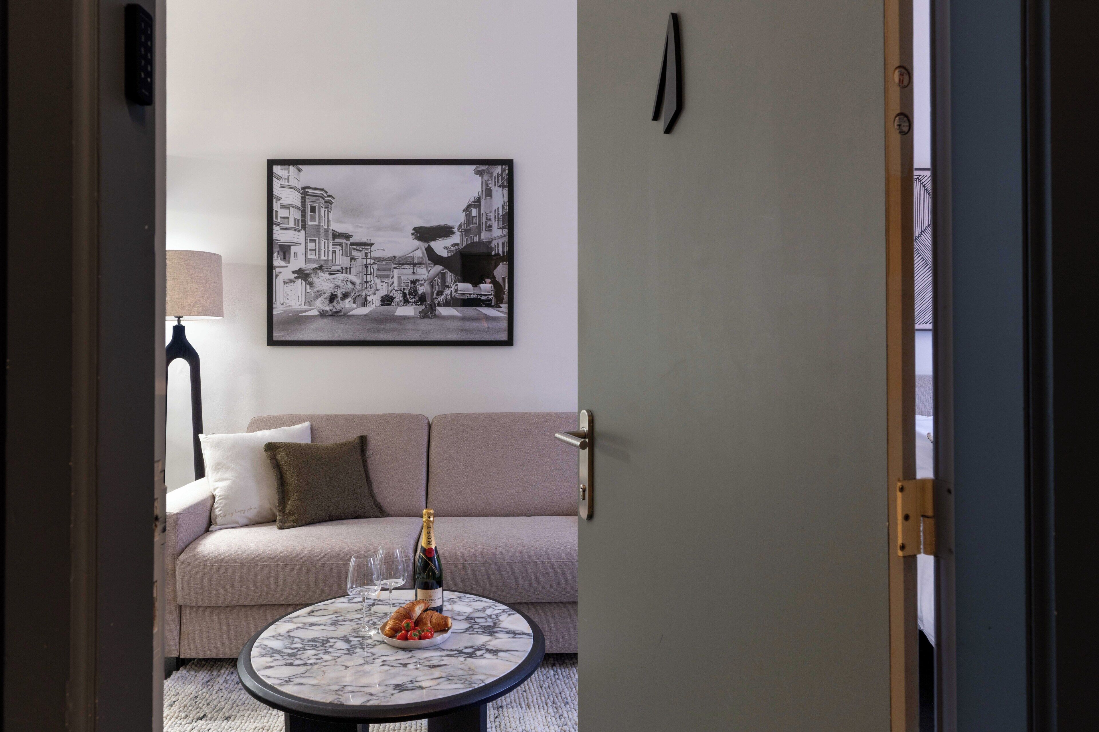 Double Room | Living area | Flat-screen TV, Netflix, iPod dock