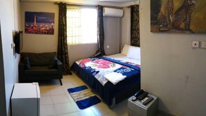 Deluxe Room, Multiple Beds, Non Smoking | Desk, laptop workspace, blackout drapes, WiFi (free) - HG Palace Lodge (Accra)