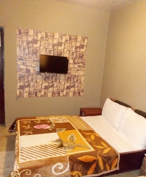 Double Room | Individually decorated, individually furnished, desk, laptop workspace - HG Palace Lodge (Accra)