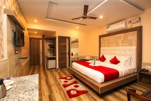 Superior Room | Desk, soundproofing, free WiFi, bed sheets