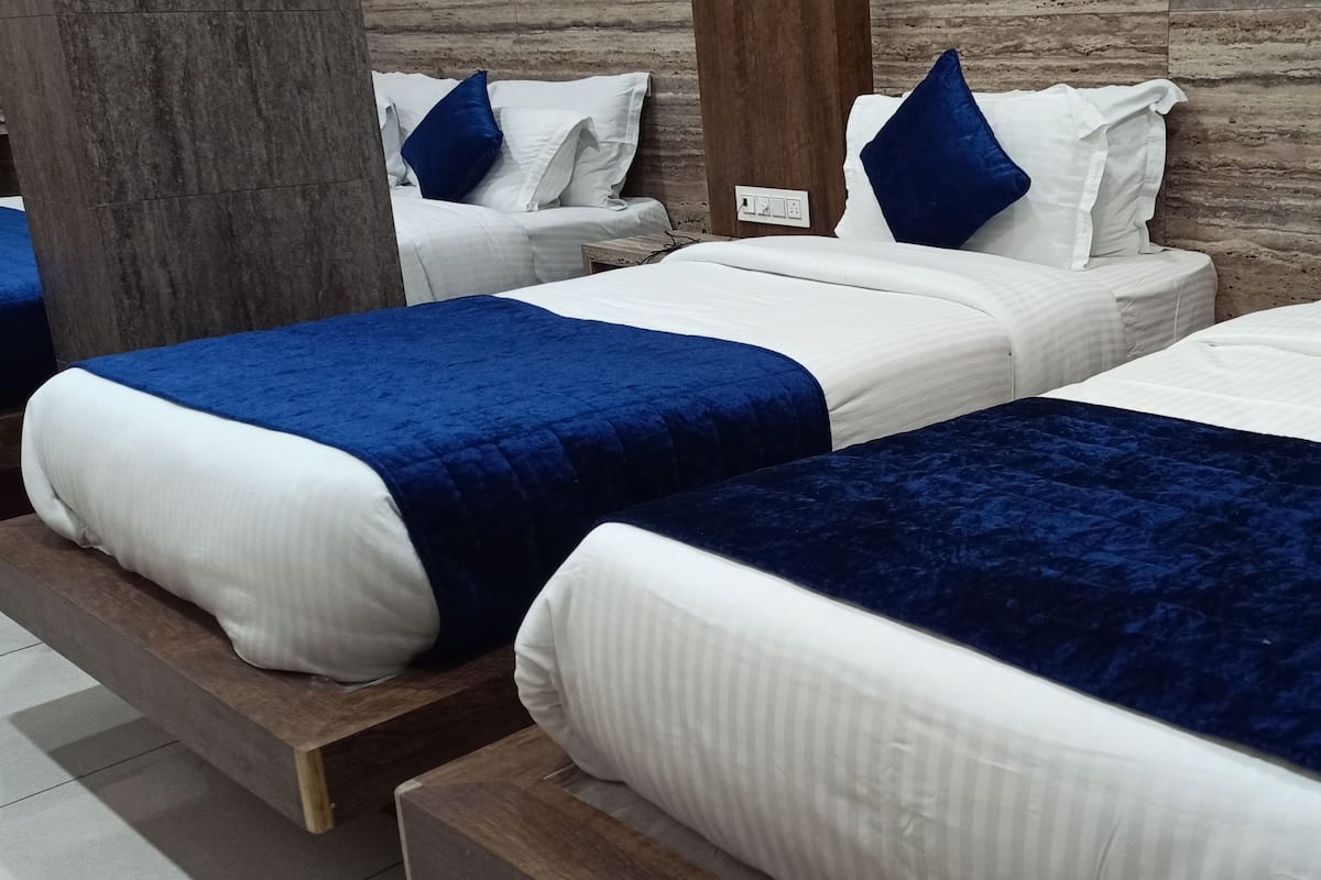 Escritorio, insonorización, wifi gratis y ropa de cama