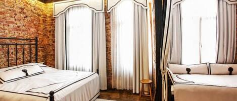 Bureau, espace de travail pour ordinateur portable, Wi-Fi gratuit