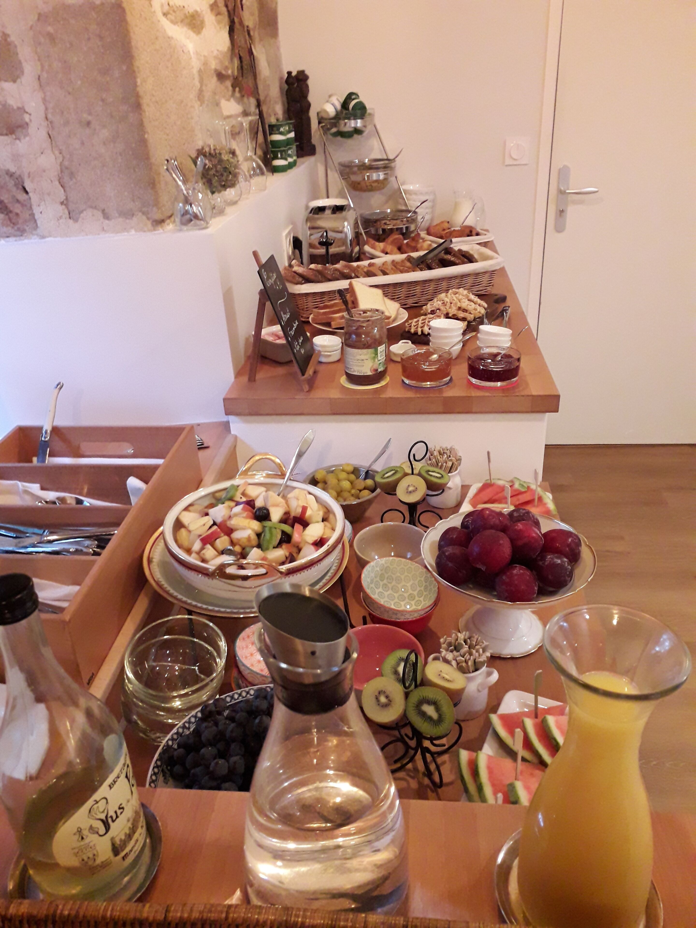 Petit déjeuner buffet servi tous les jours en supplément