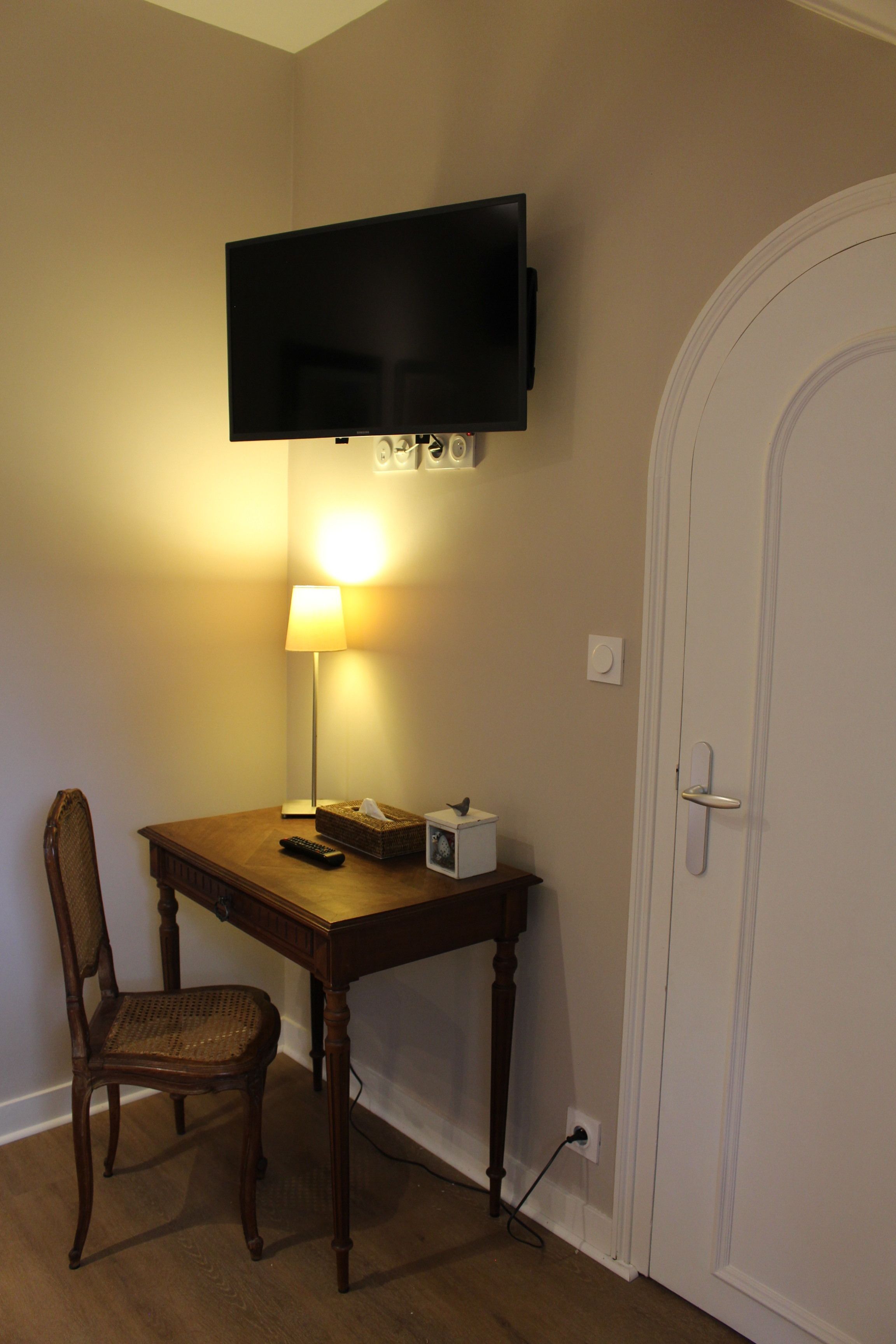 room (la reverie, 1st floor) | 1 bedroom, desk, blackout curtains, soundproofing