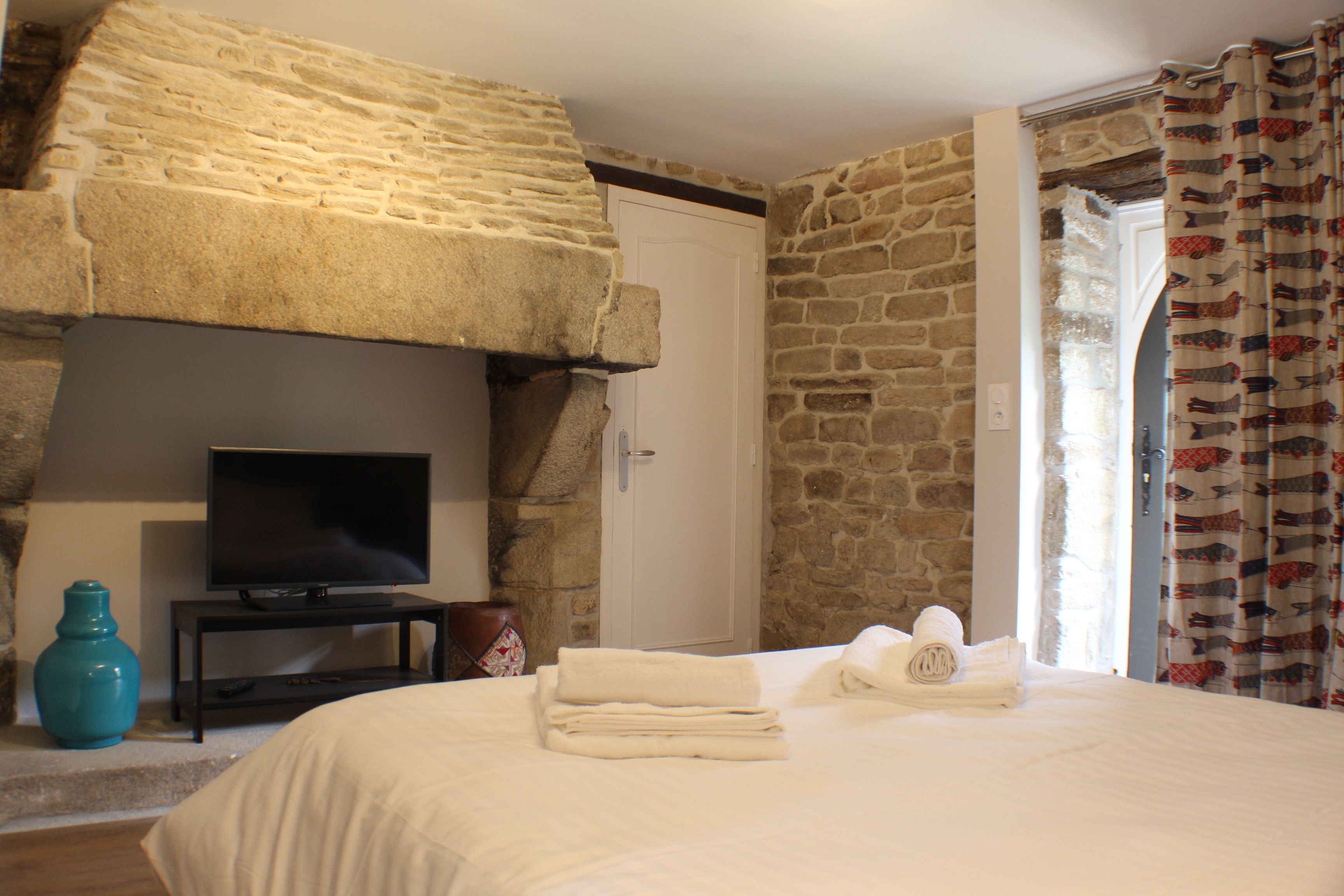 Appartement, terras, uitzicht op tuin (La Boheme, Ground Floor) | Een bureau, verduisterende gordijnen, geluiddichte muren