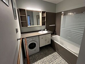 Bathroom - Apartment 200m from beach with WIFI and sea view in Perros-Guirec (Perros-Guirec)