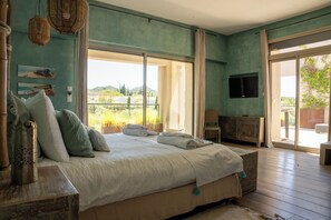 9 間睡房、書桌、熨斗/熨衫板、可攜式嬰兒床