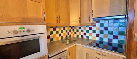 Refrigerador, horno, lavavajillas, cafetera/tetera