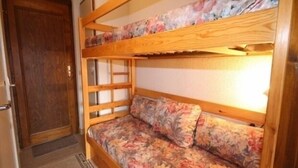 Room - Charming studio cabin with enclosed garage in Les Saisies (Les Saisies)