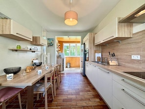 Fridge, microwave, oven, dishwasher - Carnac: 4-room house, garden, near beach, parking (Carnac)